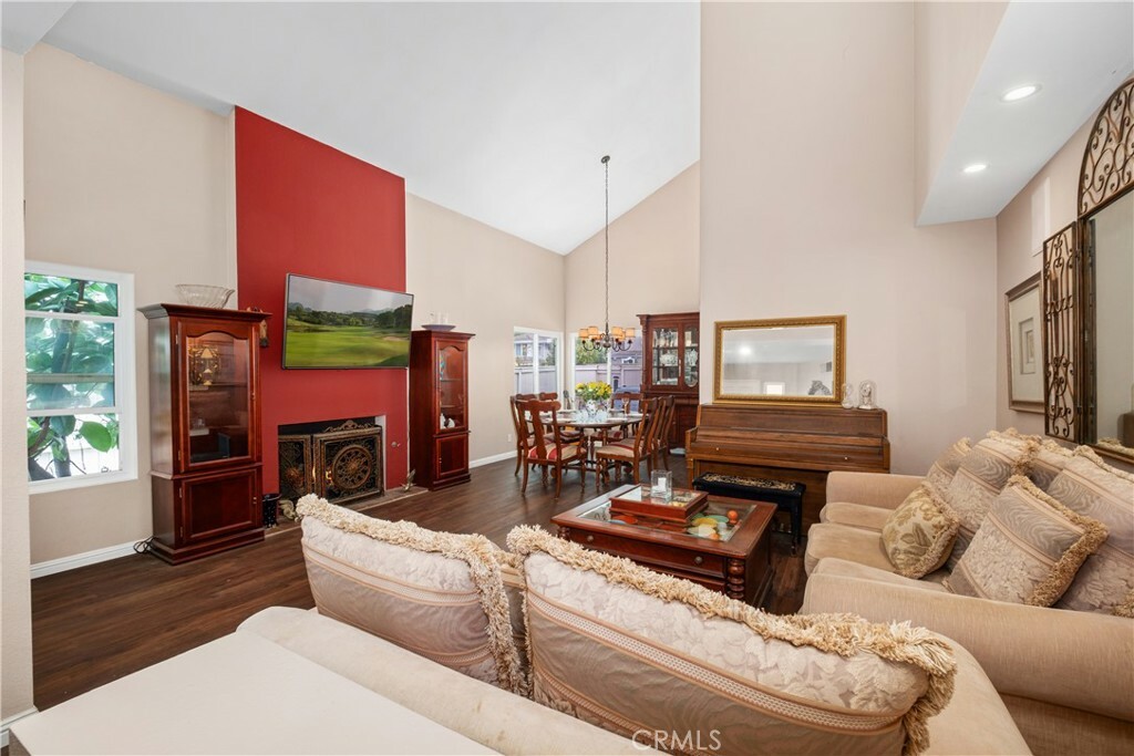 Property Photo: 9 Northgrove 11 CA 92604