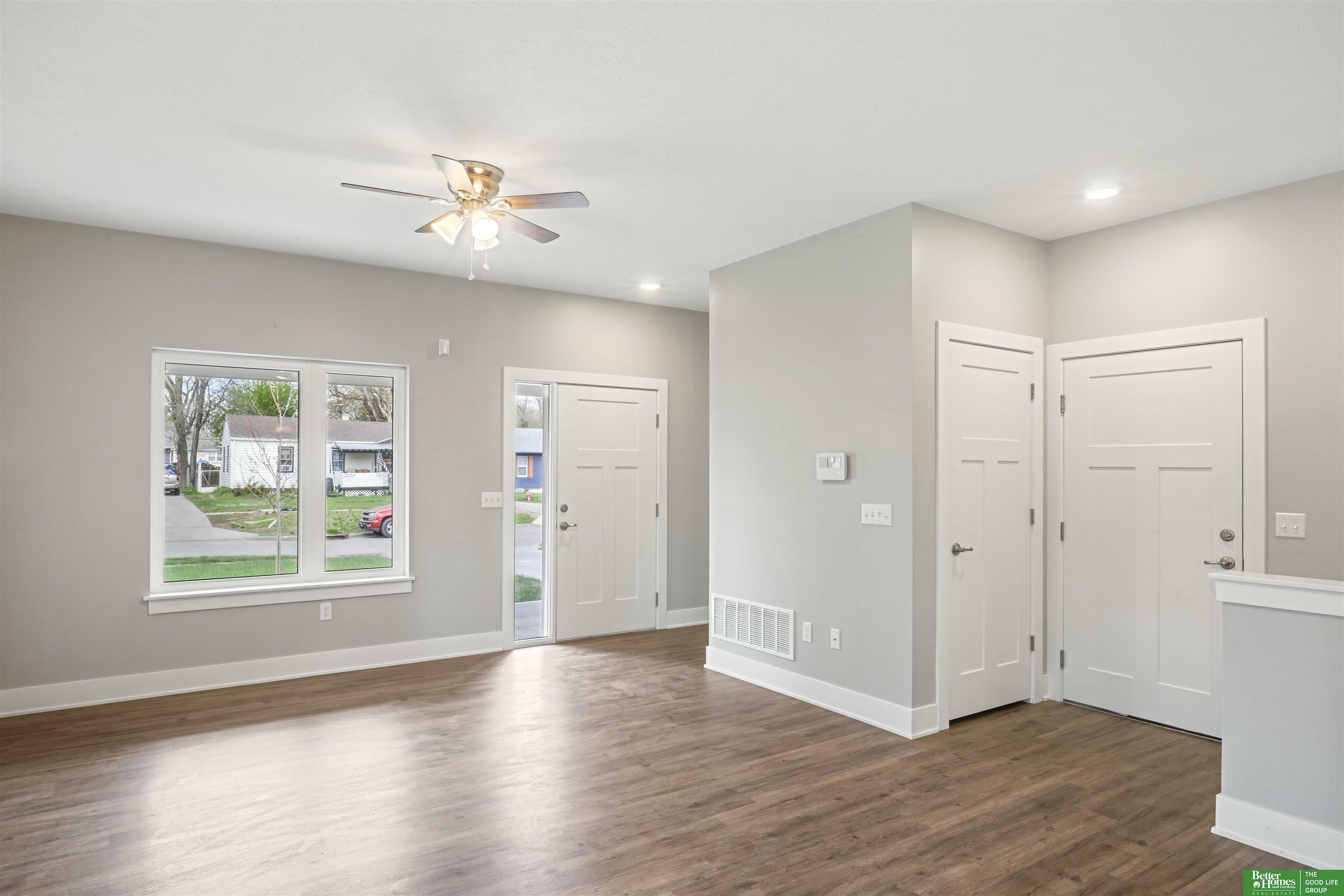 Property Photo: 5516 N 34 Street NE 68111