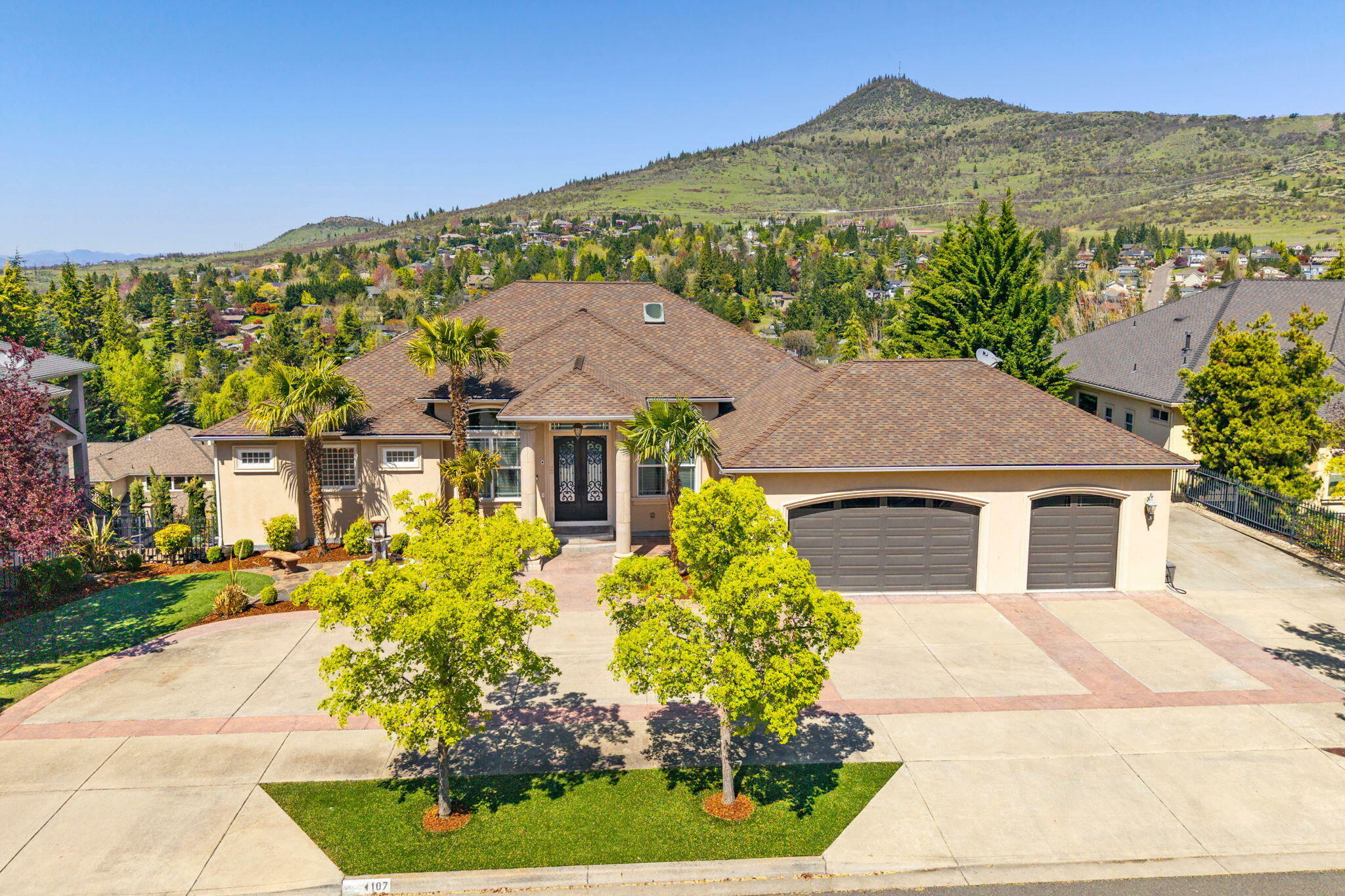 Property Photo:  107 Monterey Drive  OR 97504 
