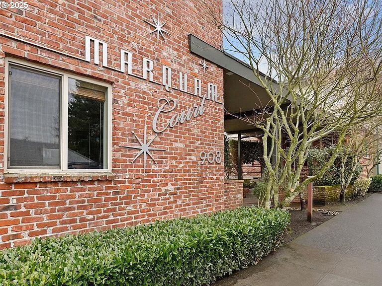 908 SW Gaines St 14  Portland OR 97239 photo