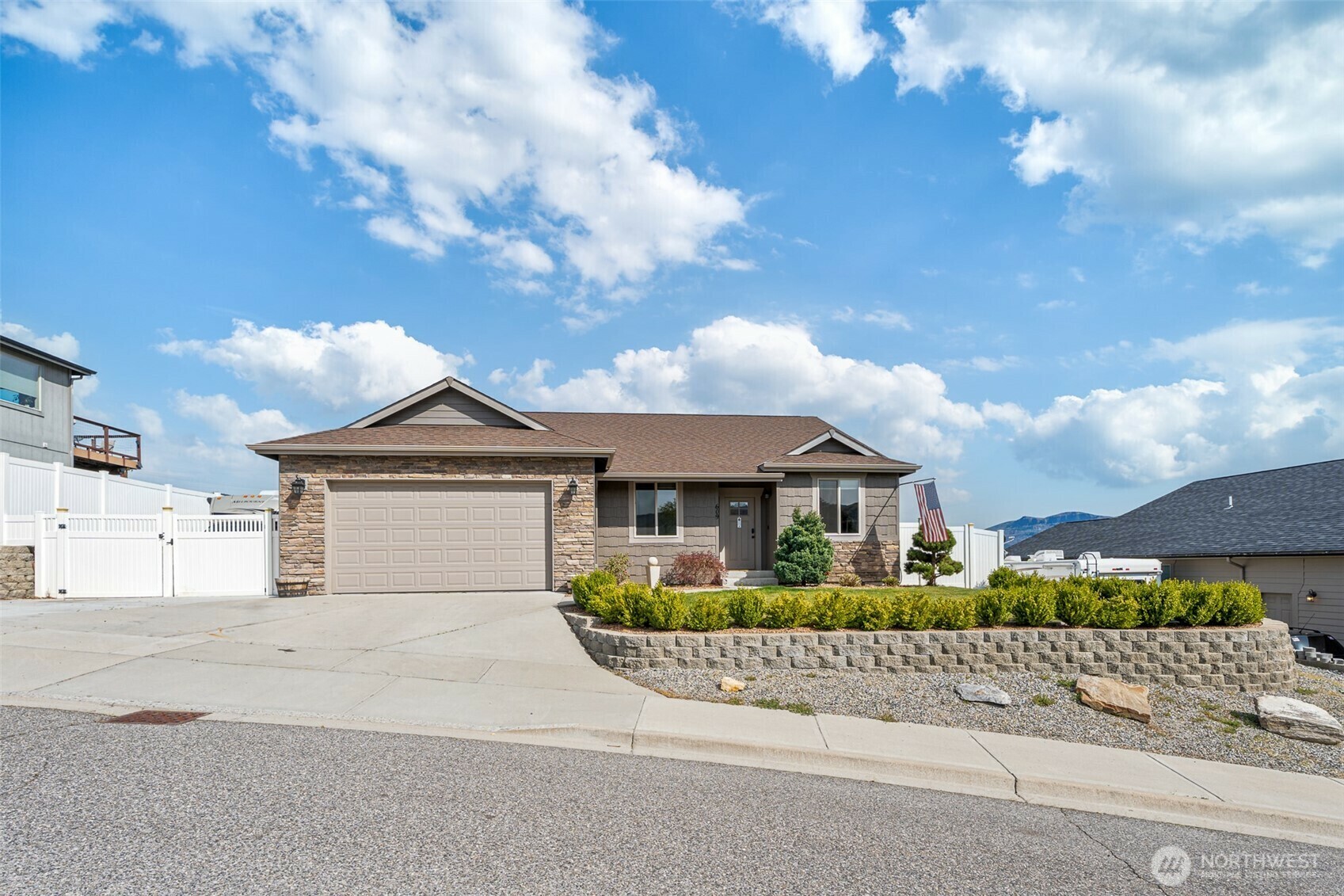 609 S James Avenue  East Wenatchee WA 98802 photo