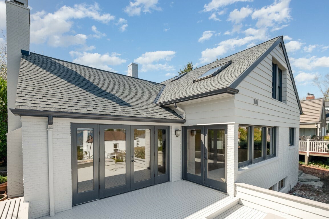 Property Photo: 4529 E Laurel Drive NE WA 98105