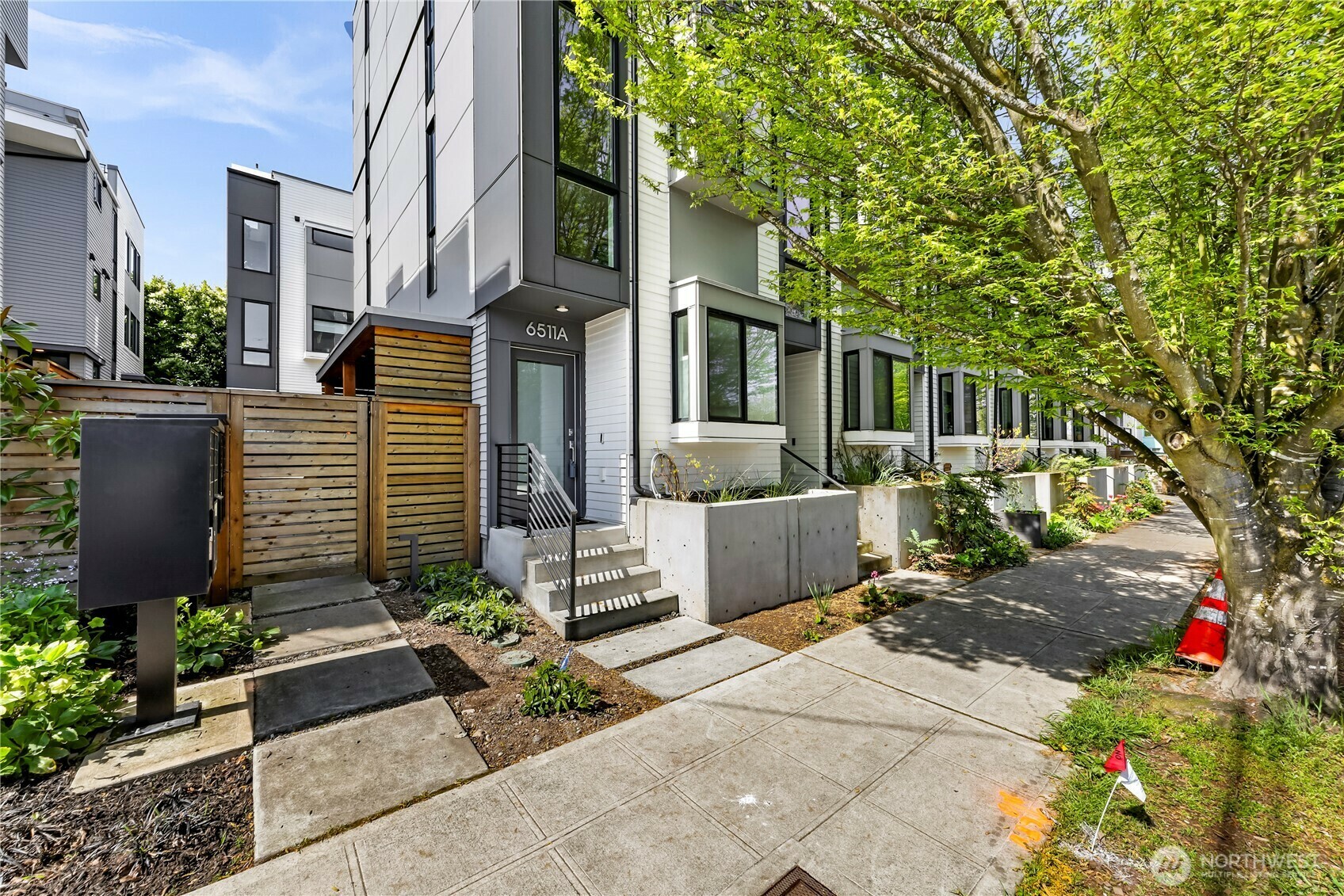 Property Photo: 6511 Phinney Avenue N A WA 98103