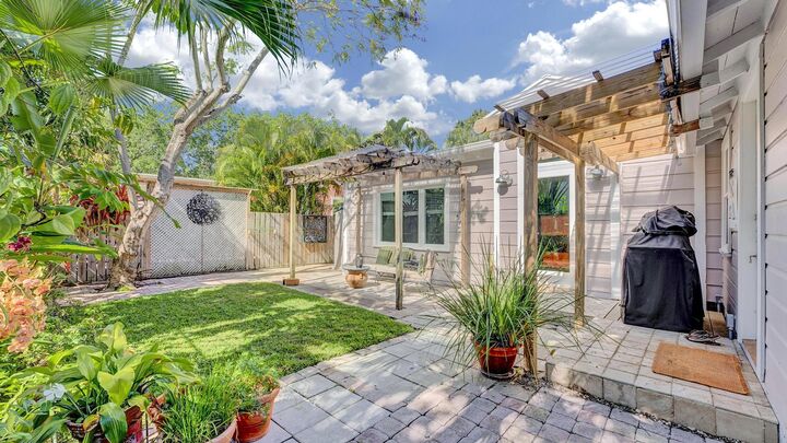Property Photo:  42 Palm Square  FL 33483 