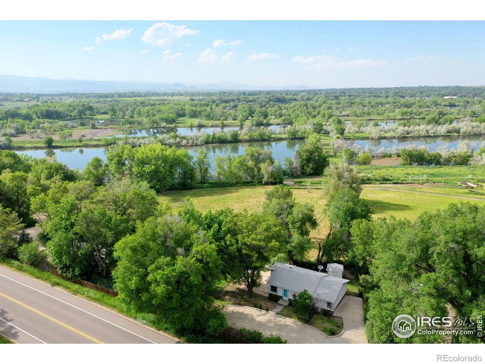 Property Photo: 6903 Valmont Road CO 80301