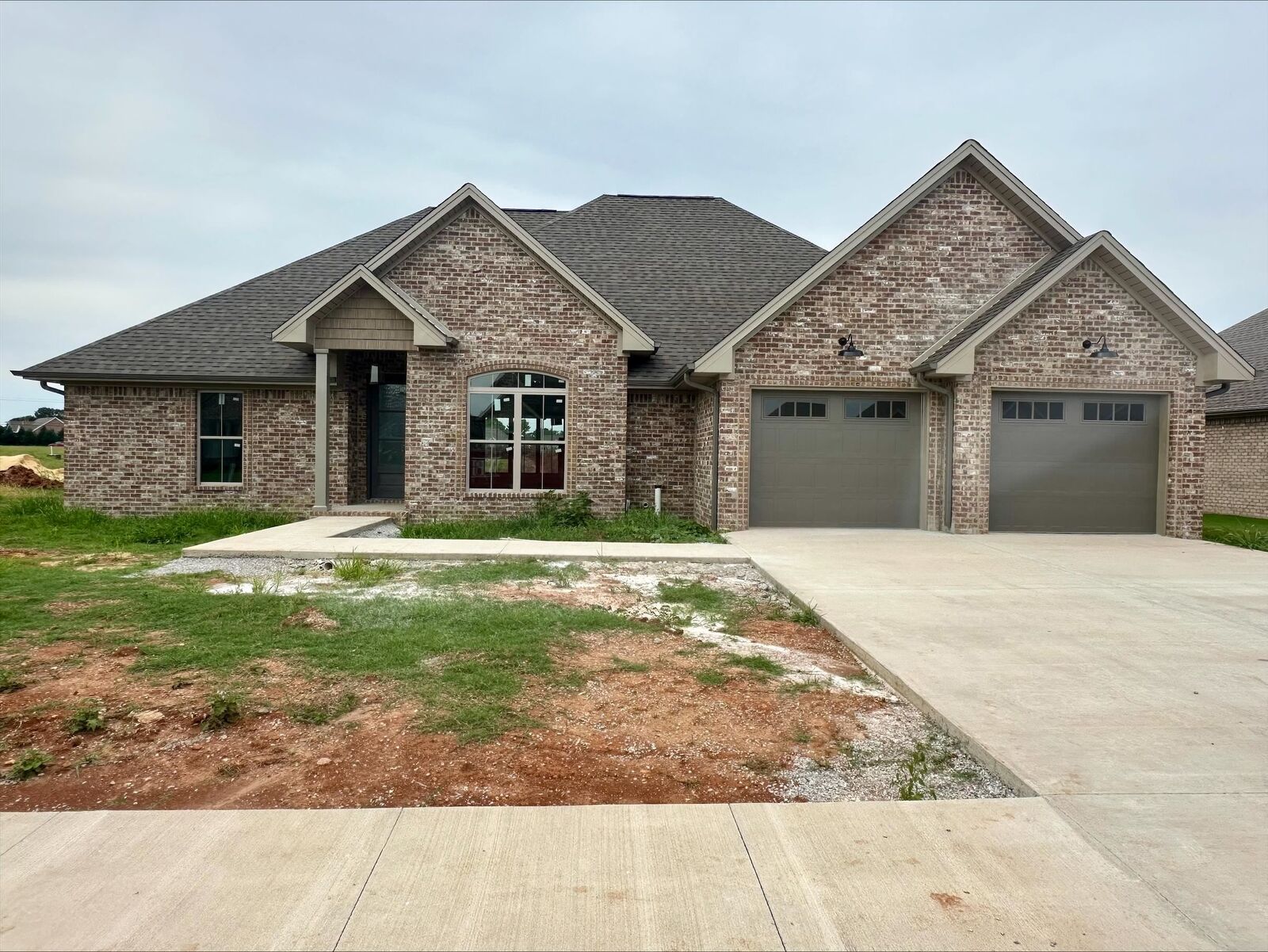Property Photo:  104 Scarlette Ln  AL 35661 - MUSCLE S 