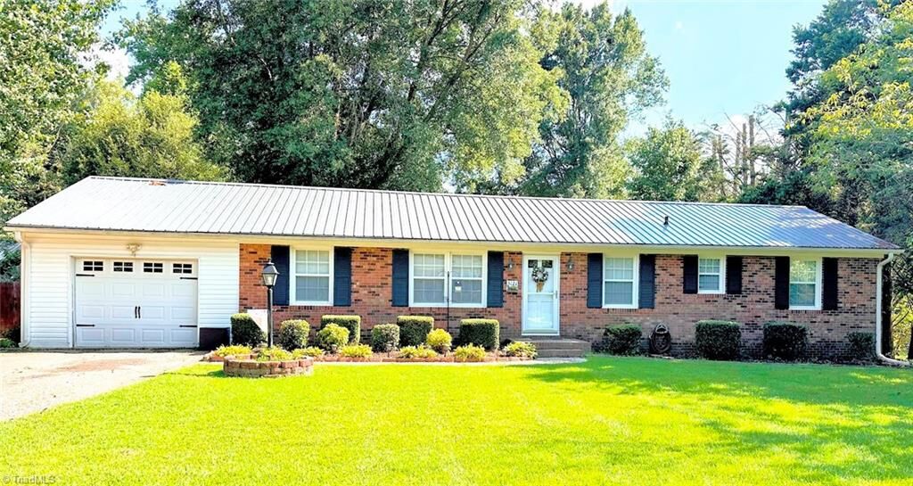 Property Photo:  5121 Beulah Lane  NC 27284 