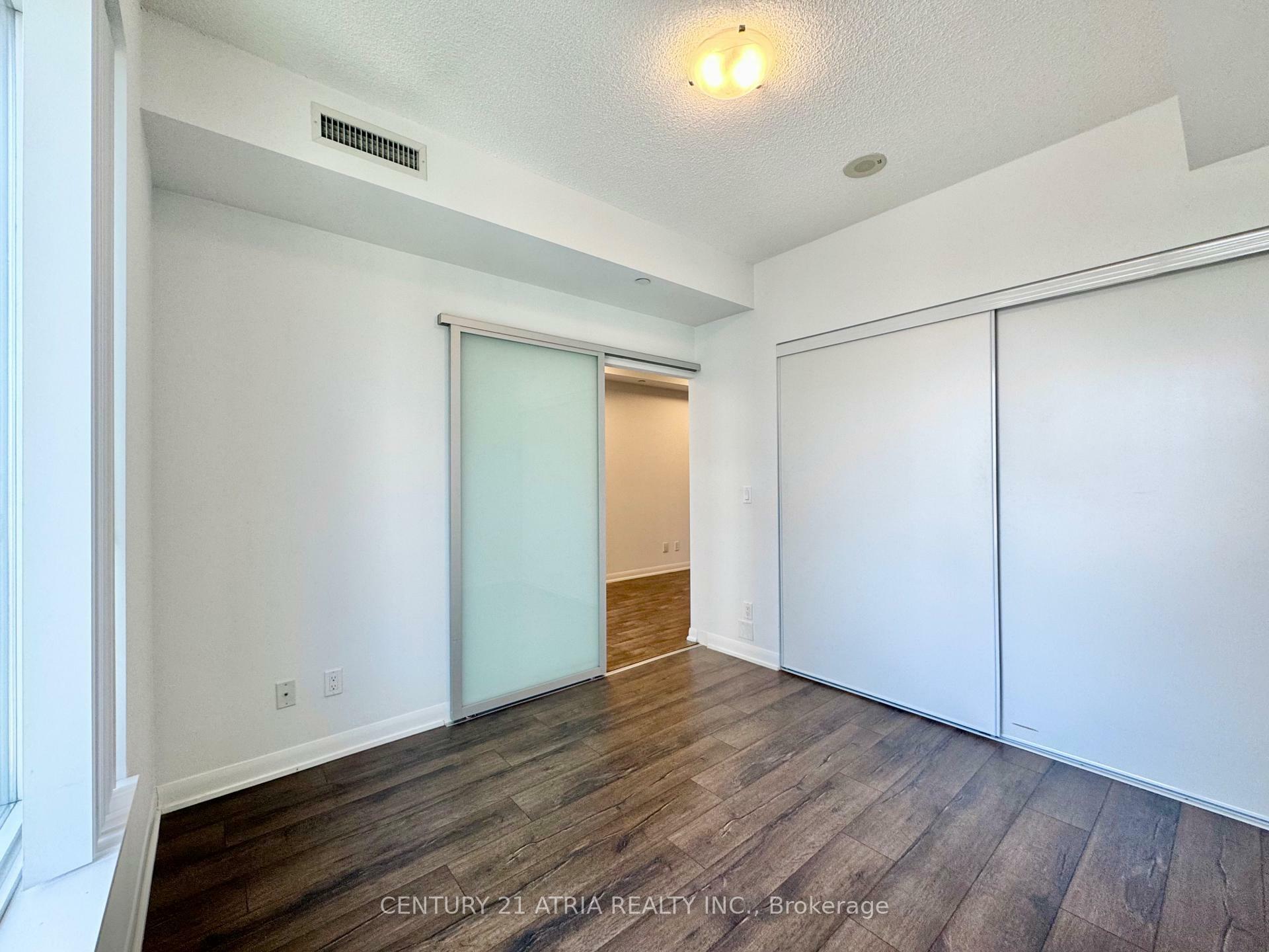 Property Photo: 435 Richmond Street W 712 ON M5V 0N3