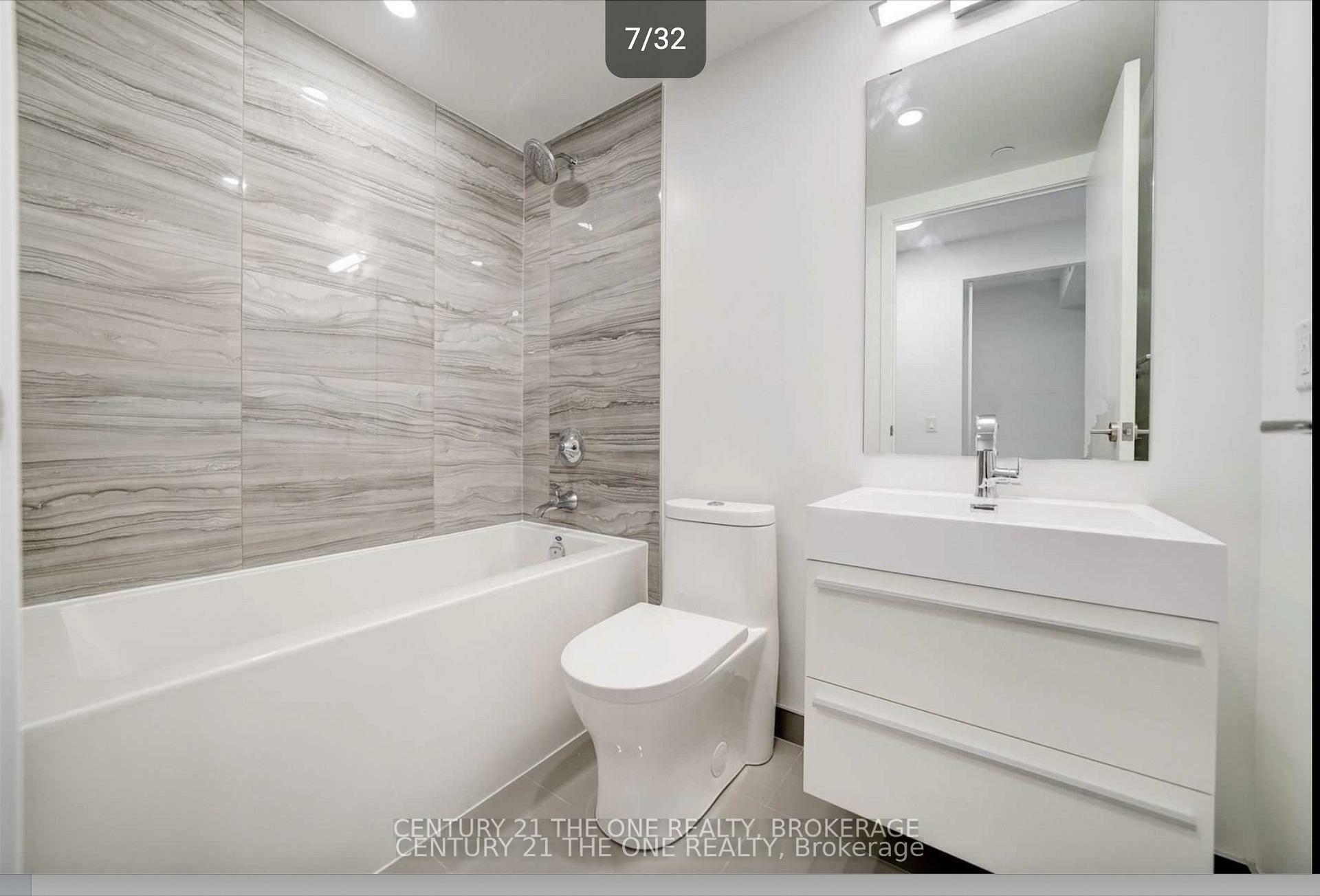 Property Photo: 39 Roehampton Avenue 4110 ON M4P 0G1