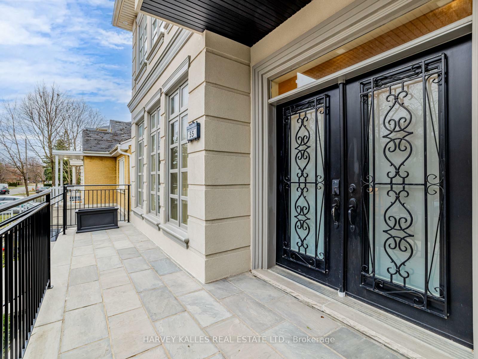 Property Photo: 55 Viewmount Avenue ON M6B 1T2