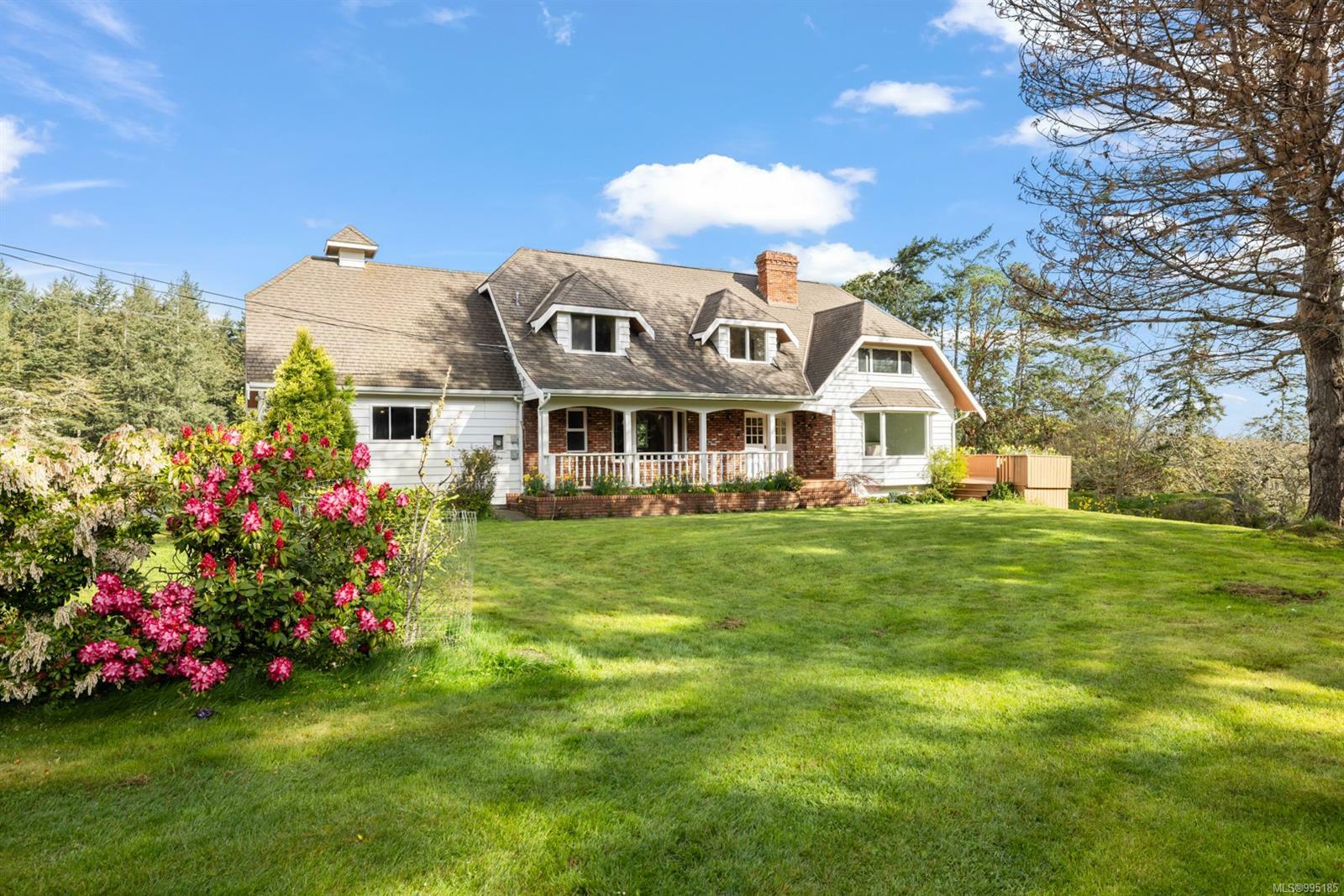 Property Photo: 561 Boblaw Pl BC V9C 3Z1