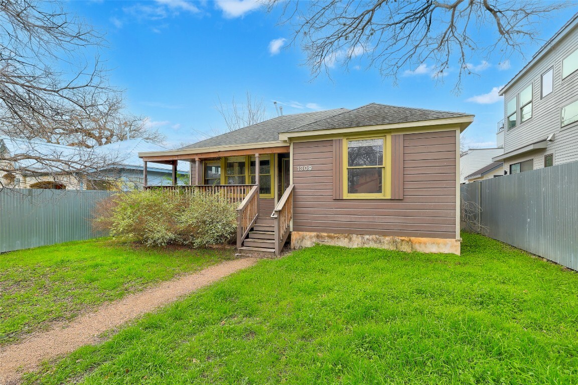 Property Photo: 1309 E 13th Street TX 78702