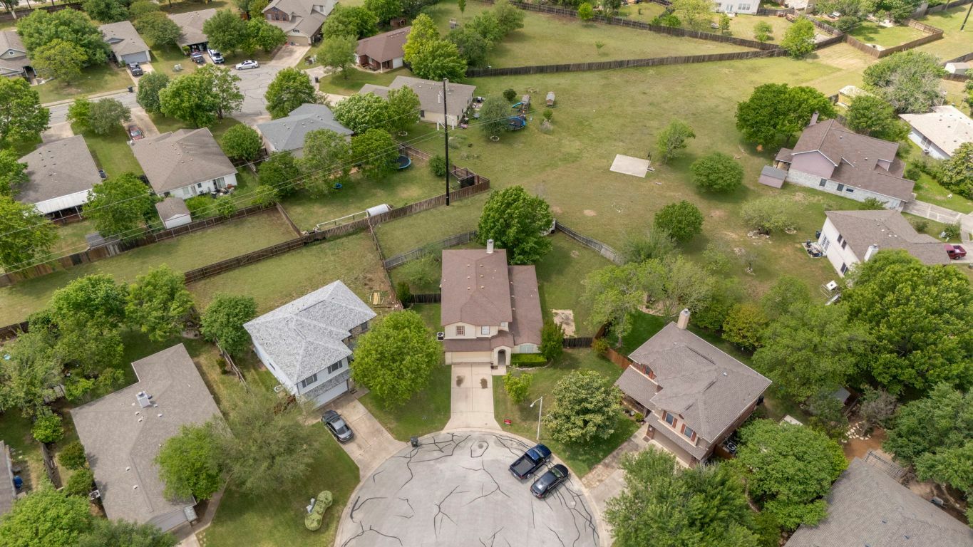 Property Photo: 141 Sydneys Way TX 78610