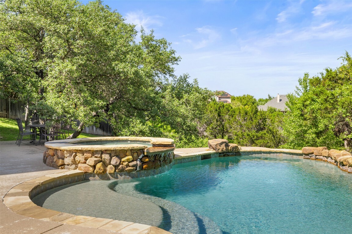 Property Photo: 12400 Fairfax Ridge Place TX 78738