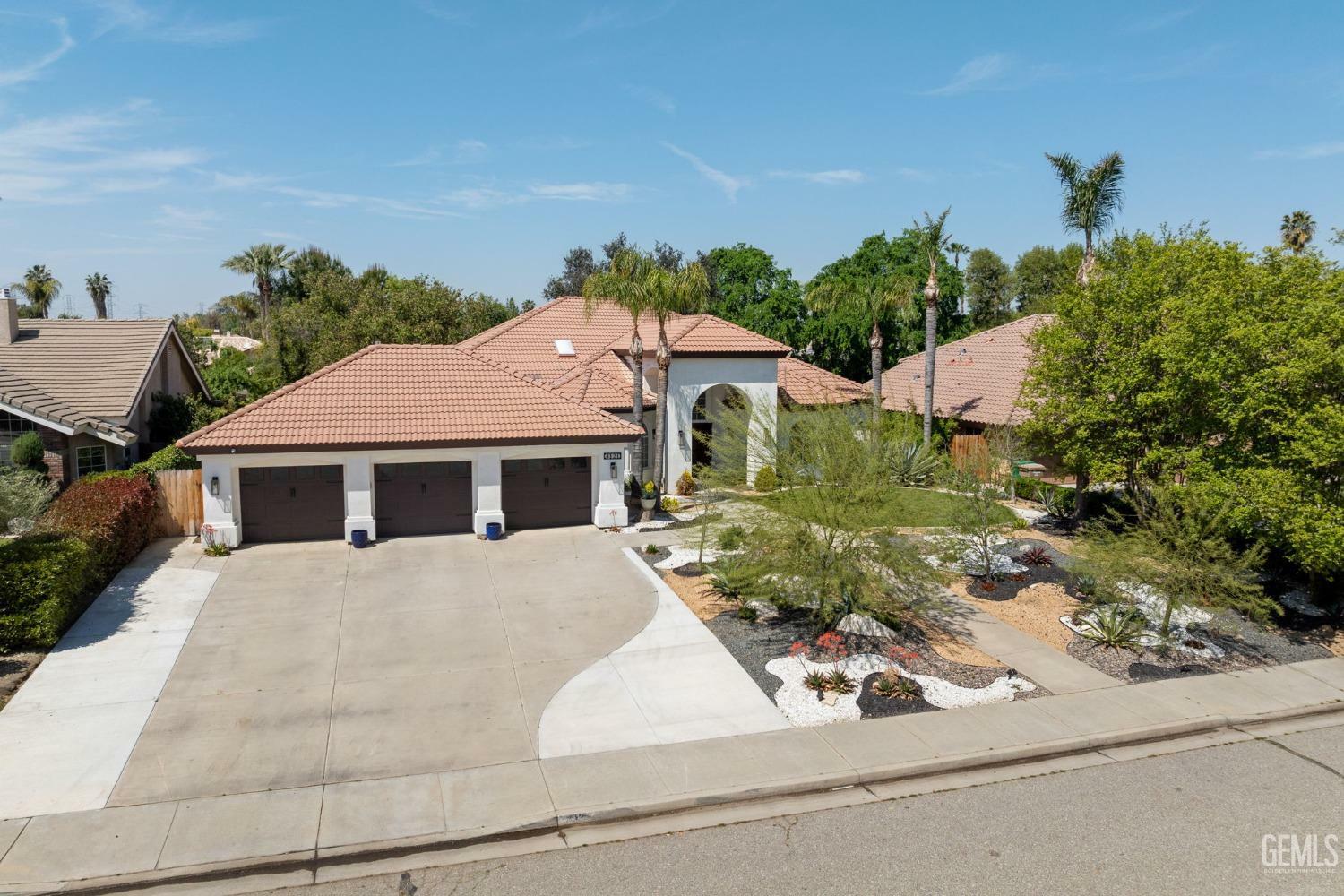 Property Photo: 3121 Emerald Arbor Street CA 93314