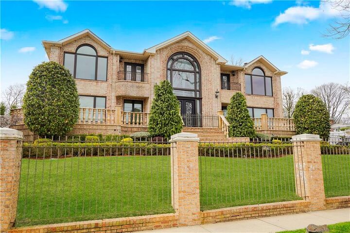 246 Howard Avenue  Staten  Island NY 10301 photo