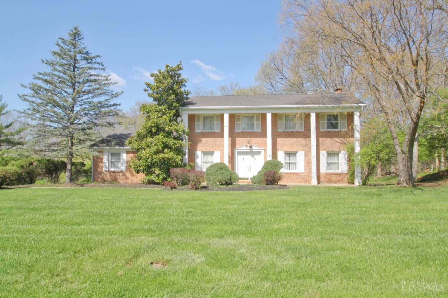 Property Photo: 2039 Southacres Drive OH 45233