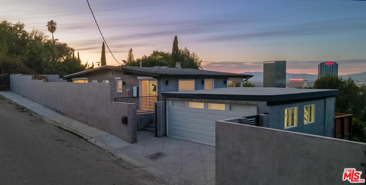3411 Bonnie Hill Dr  Los Angeles CA 90068 photo