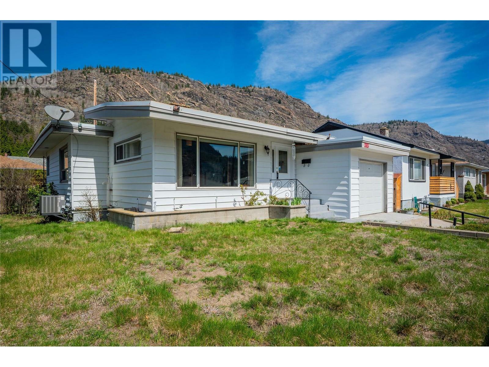 Property Photo: 3313 Dahlia Crescent BC V1R 2Y1