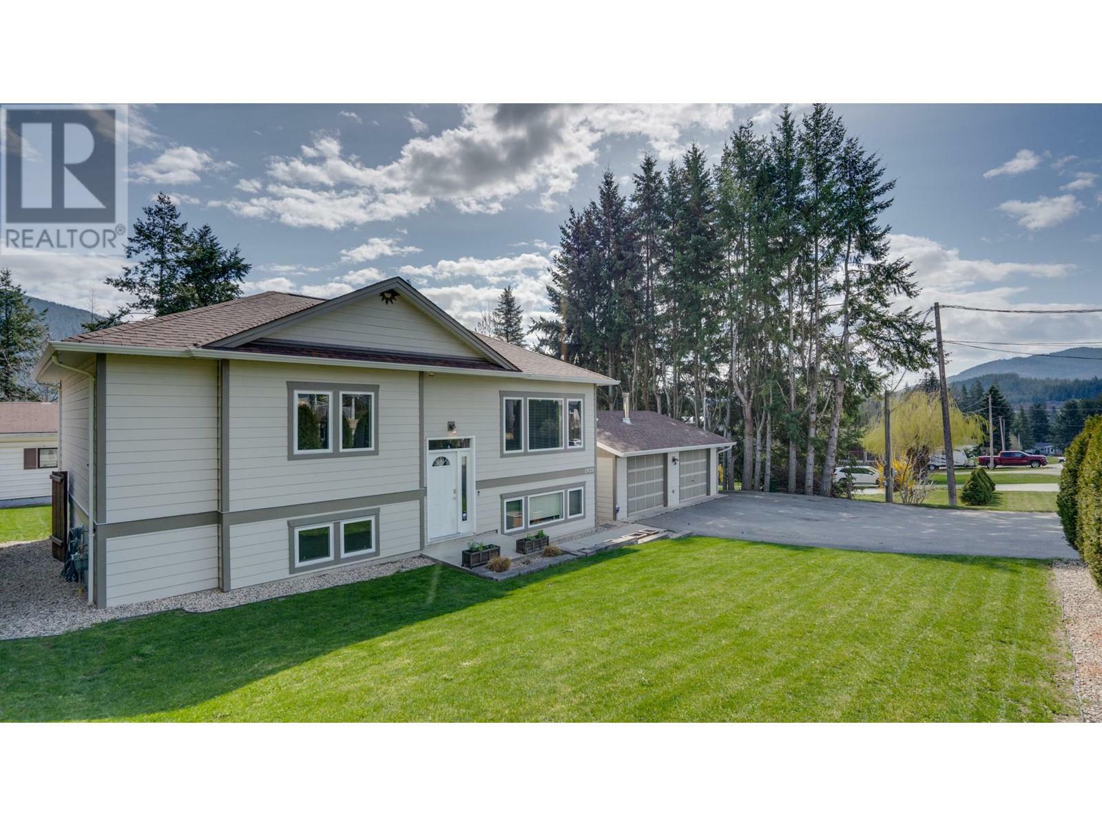 1920 36th Street Northeast  Salmon Arm BC V1E 2Z2 photo
