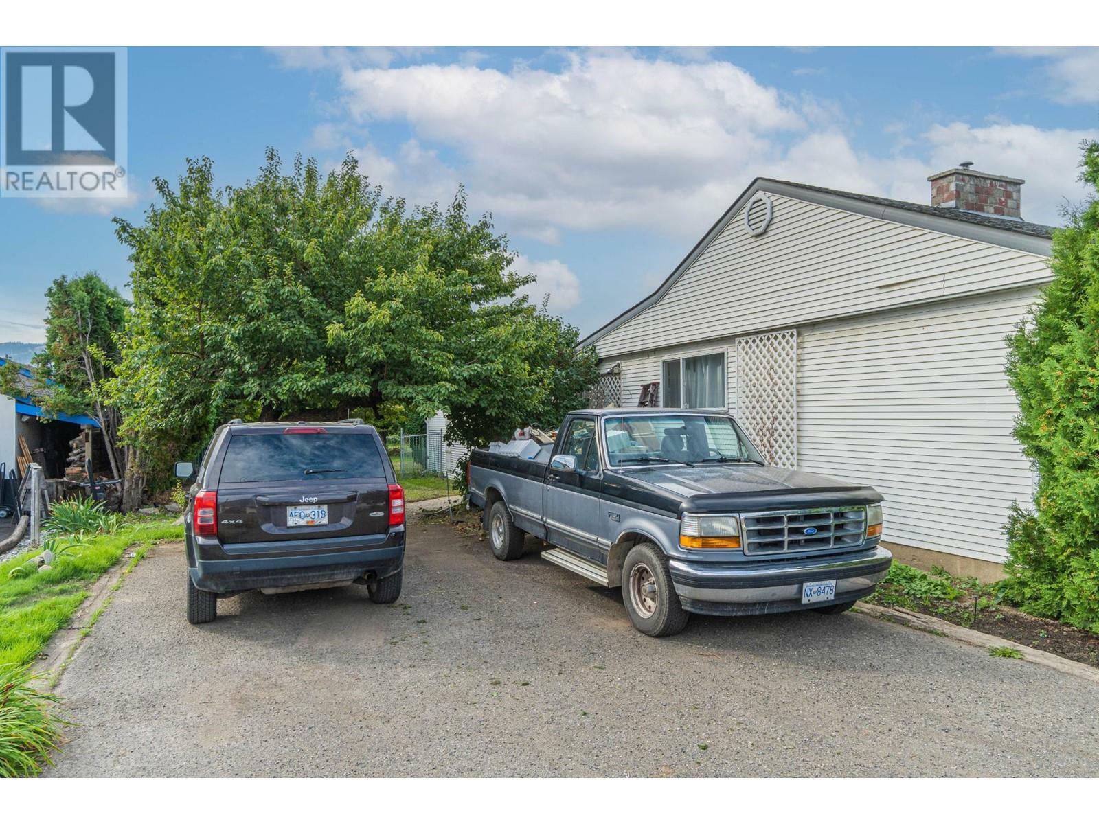 Property Photo: 1955 Parkcrest Avenue BC V2B 4X2