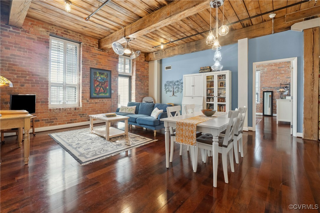 Property Photo: 251 Rocketts Way 301 VA 23231