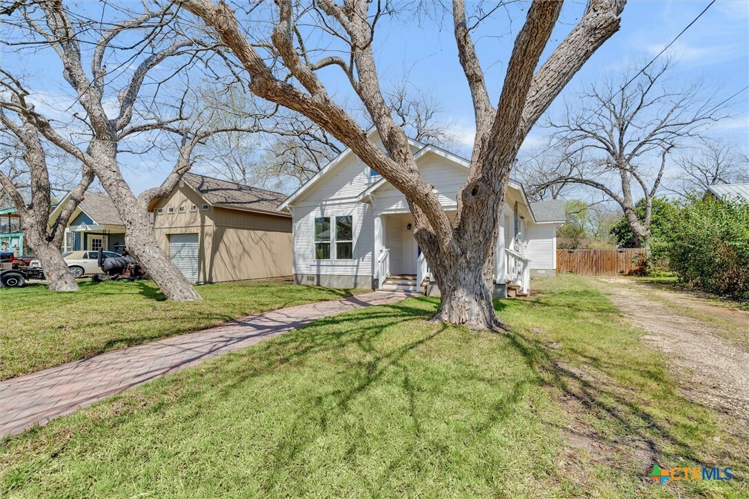Property Photo: 218 S Riogrande Street TX 78644