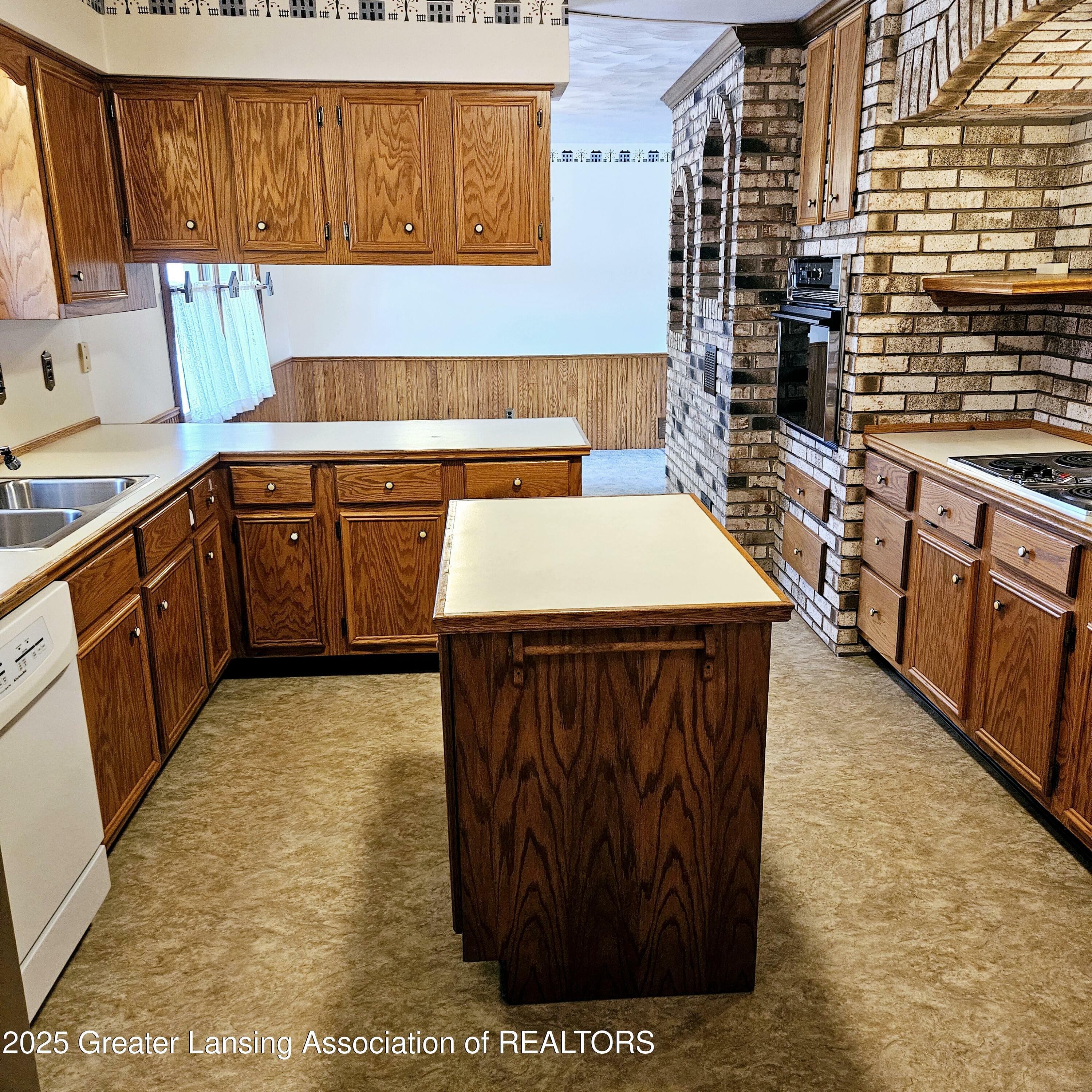 Property Photo: 605 Beech Street MI 48813