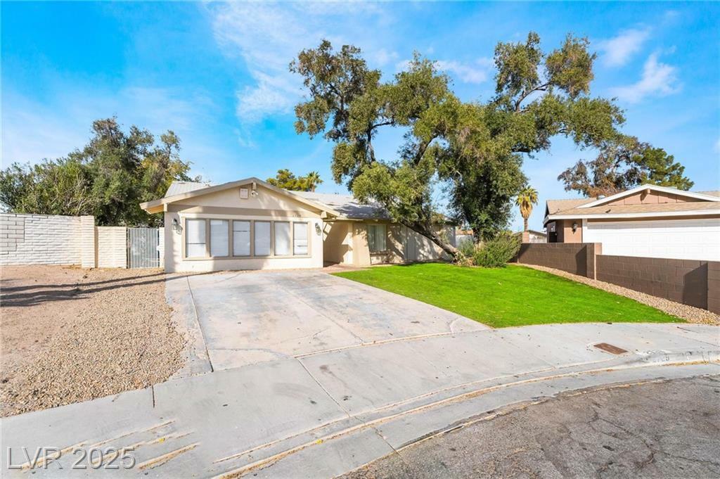 Property Photo: 2729 Topaz Court NV 89121