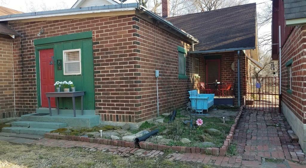Property Photo: 1301 W Maple Street KS 67301