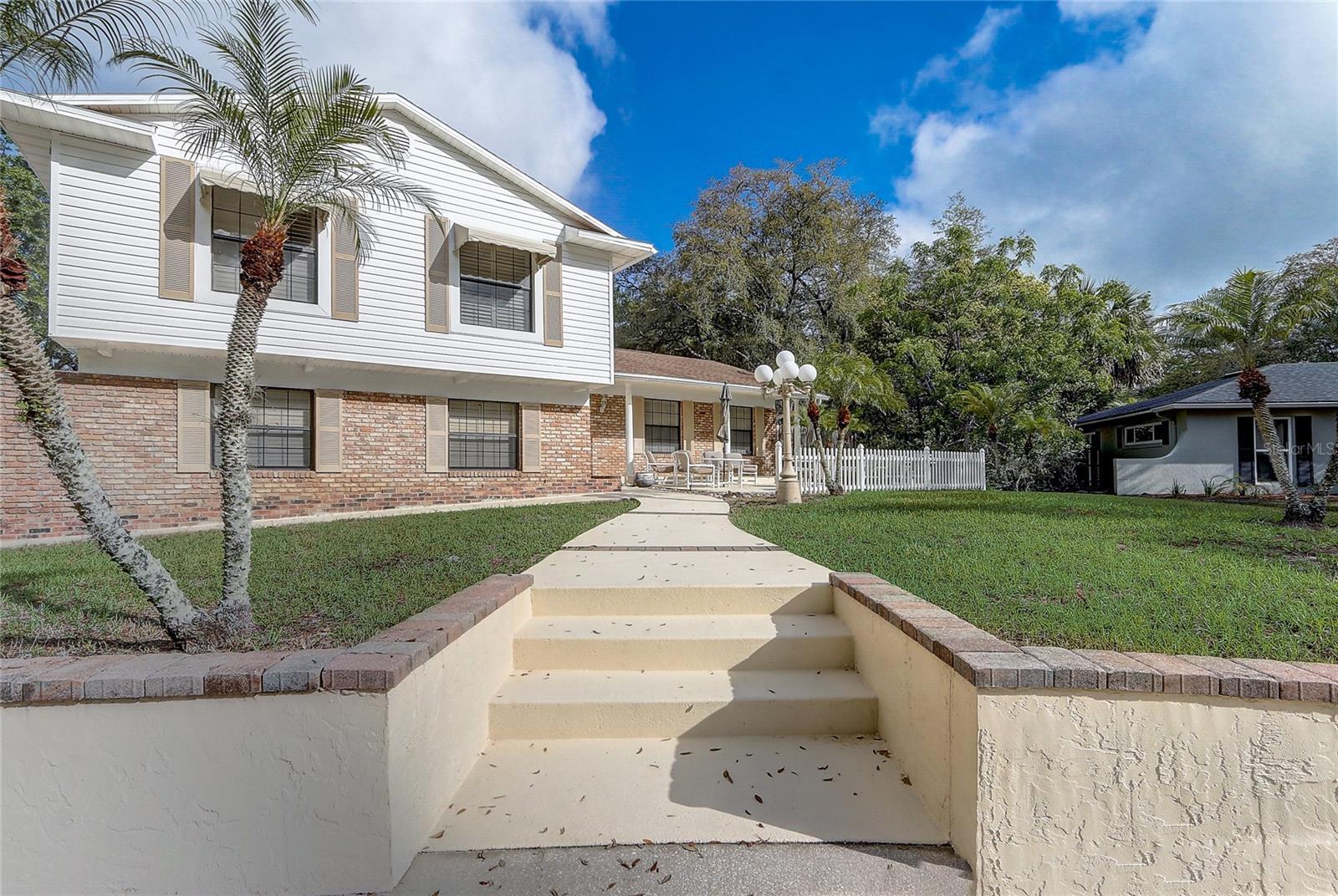 Property Photo:  1204 Swan Street  FL 32708 