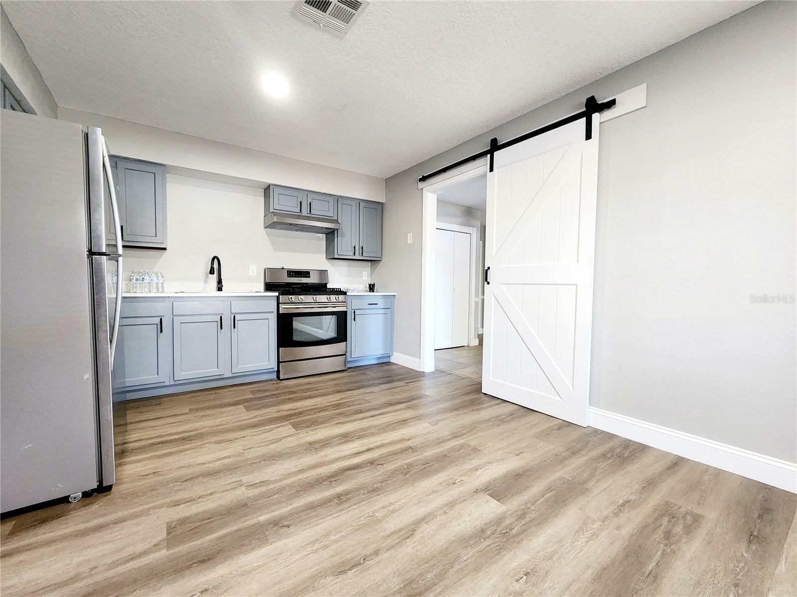 Property Photo: 701 Titcomb Street FL 32726