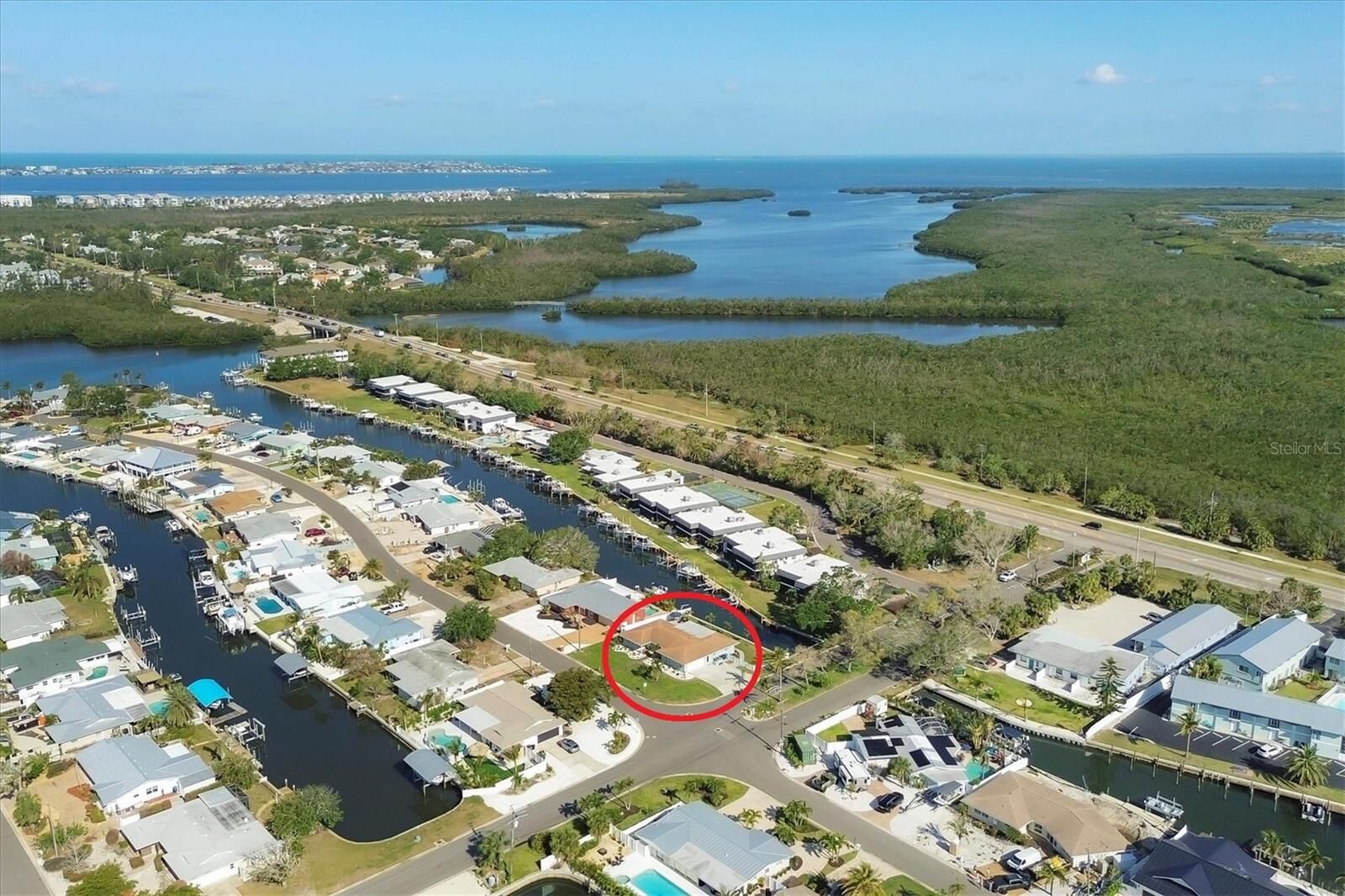 Property Photo: 10304 Sandpiper Road W FL 34209