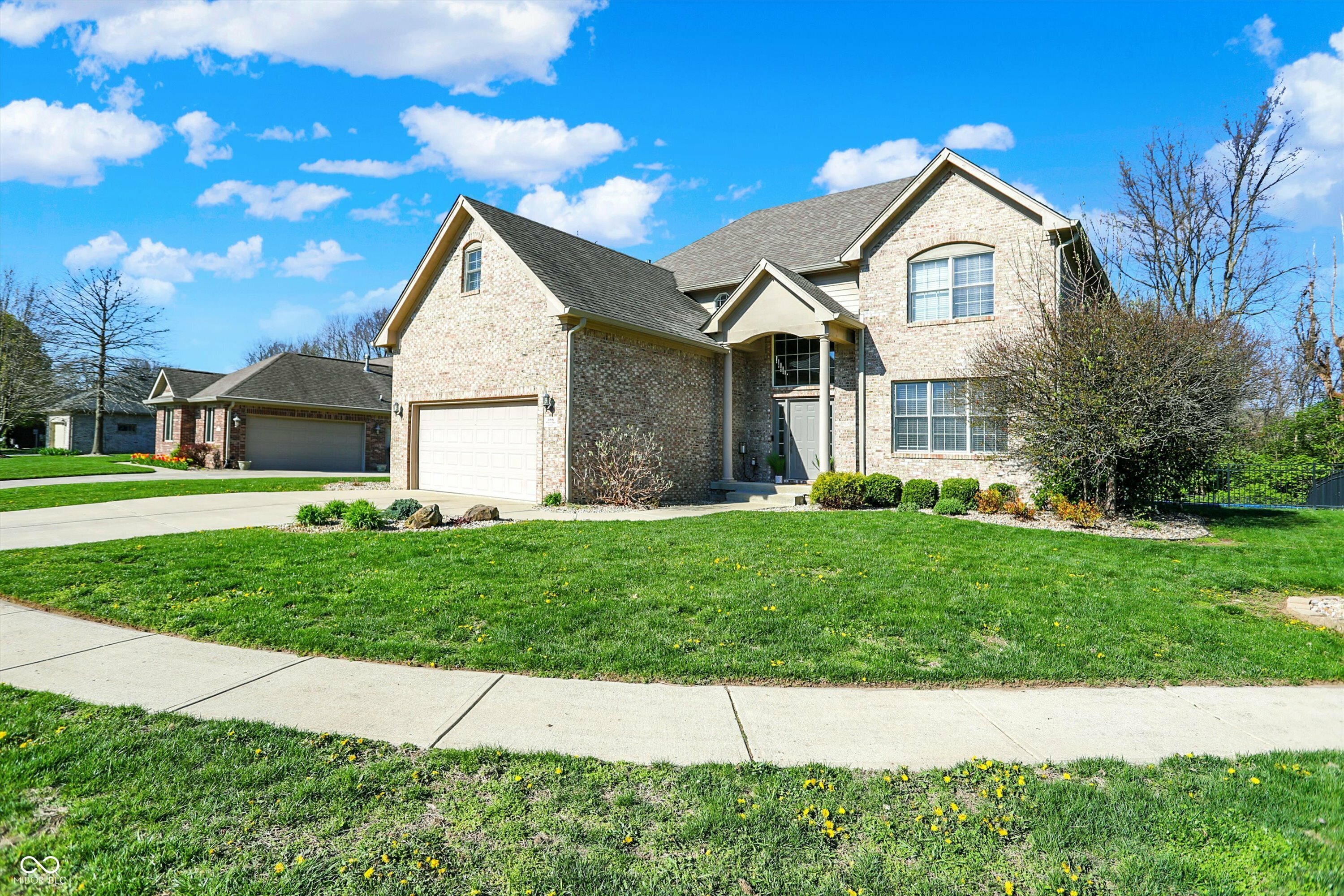 Property Photo: 386 White Oak Lane IN 46142