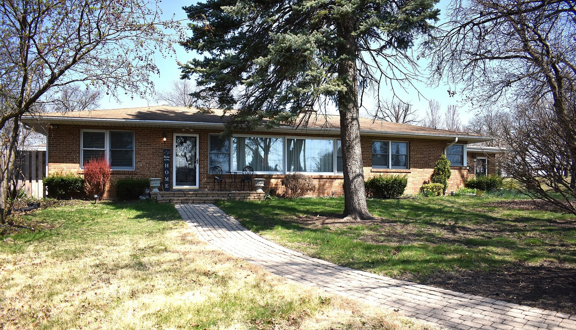 Property Photo: 353 E Butterfield Road IL 60126