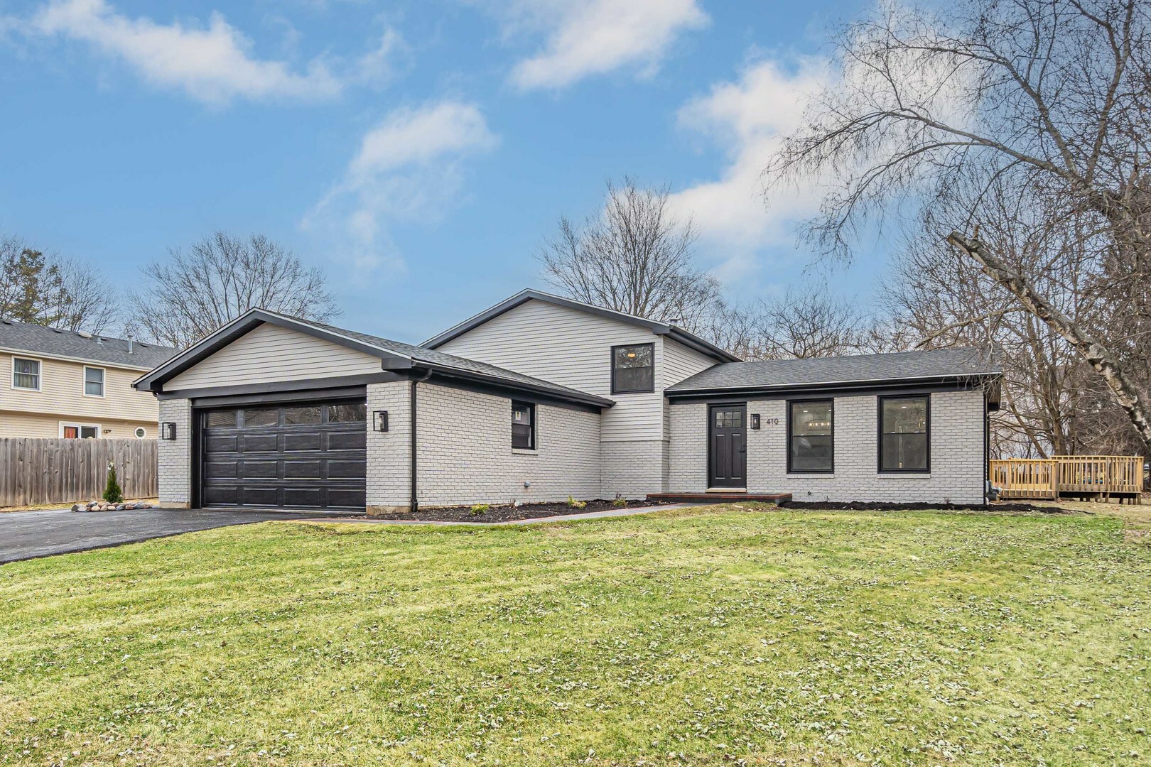 Property Photo: 410 Kickapoo Avenue IL 60510
