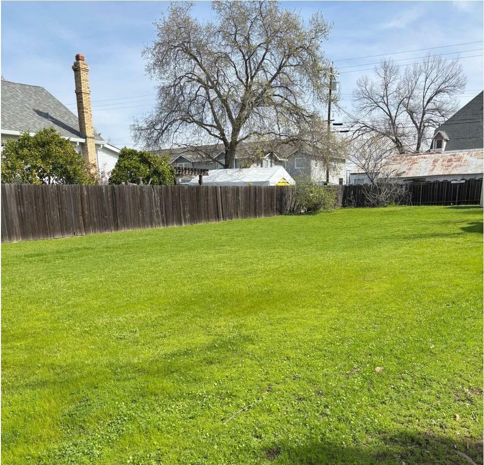 Property Photo:  653 I Street  CA 95648 