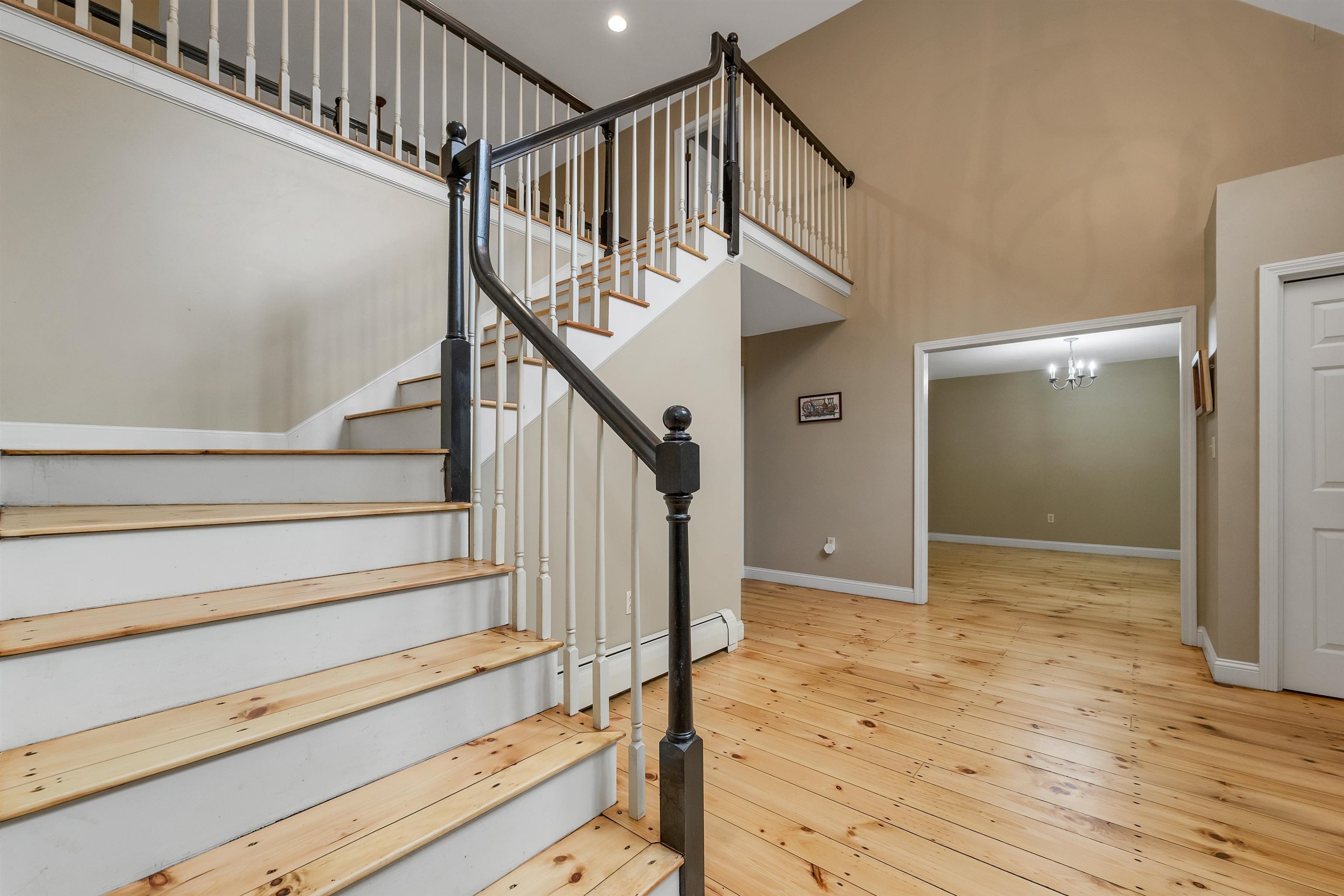 Property Photo:  23 Bear Hill Road  NH 03087 