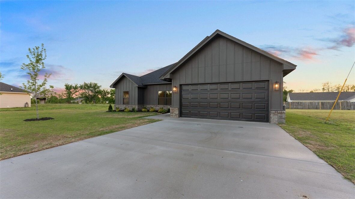 Property Photo:  37 Francis Drive  AR 72715 