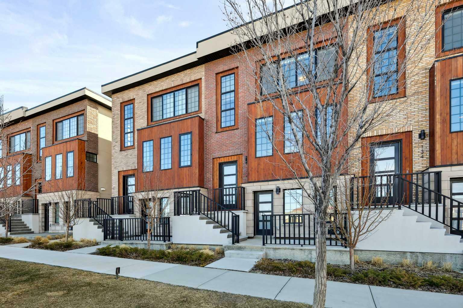 136 Greenbriar Way NW  Calgary AB T3B 6J1 photo