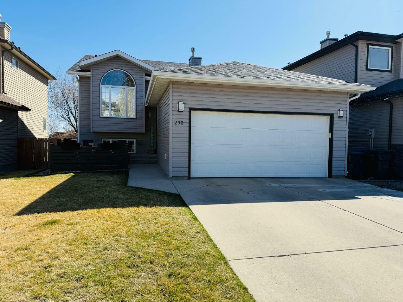 290 Peigan Court W  Lethbridge AB T1K 7K6 photo