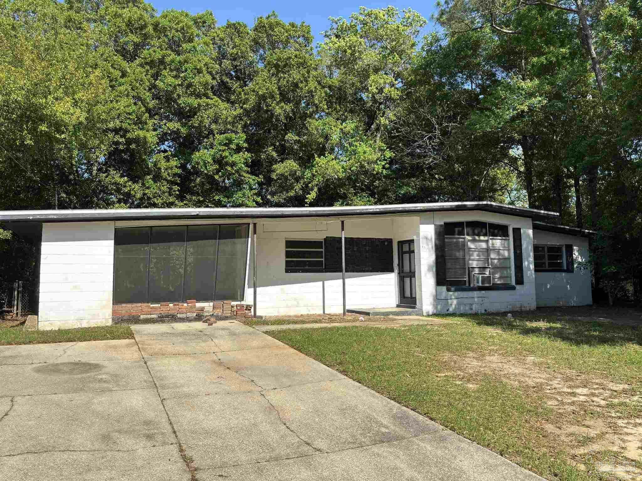 Property Photo: 4518 Deauville Way FL 32505