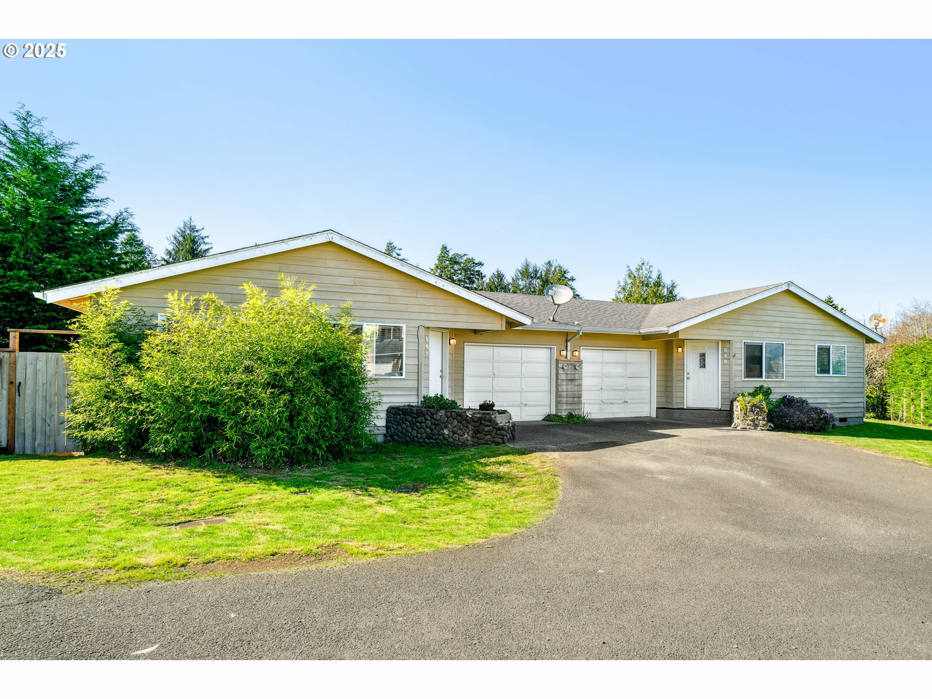 Property Photo: 547 Vine Maple Ct OR 97110