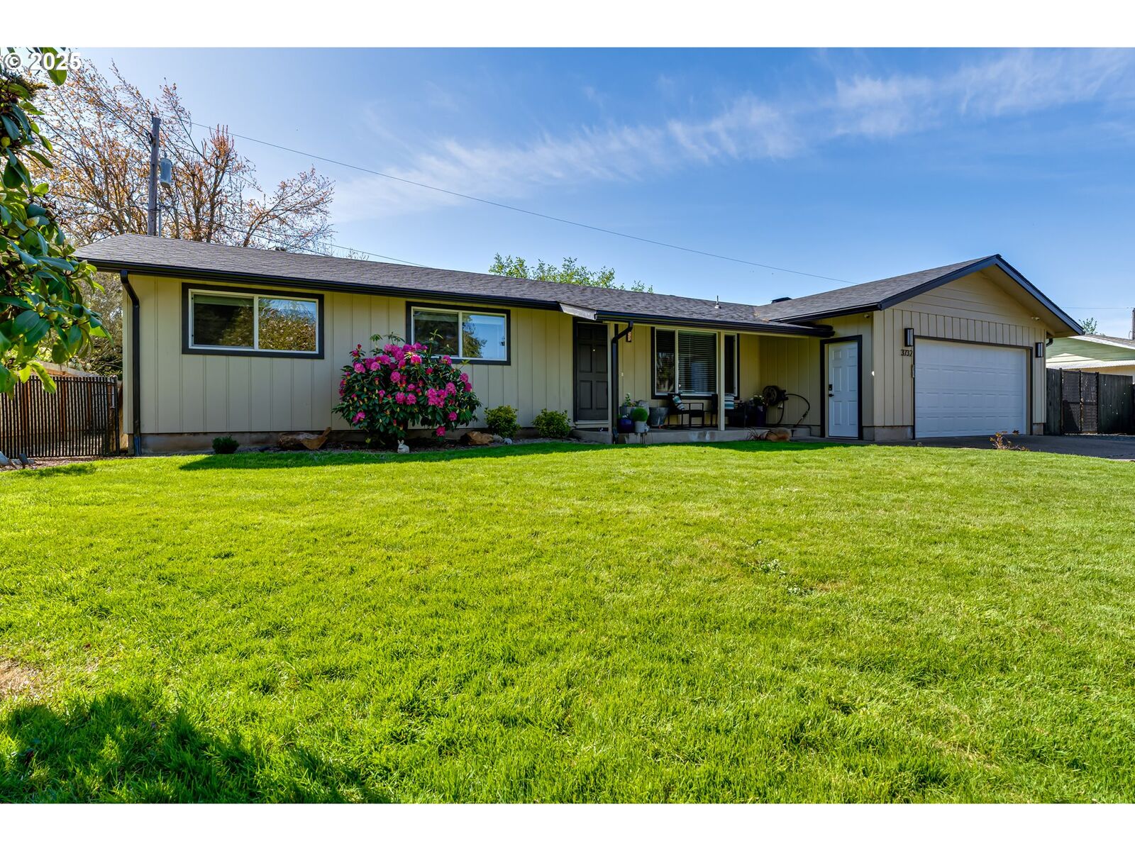 Property Photo: 3732 Kendra St OR 97404