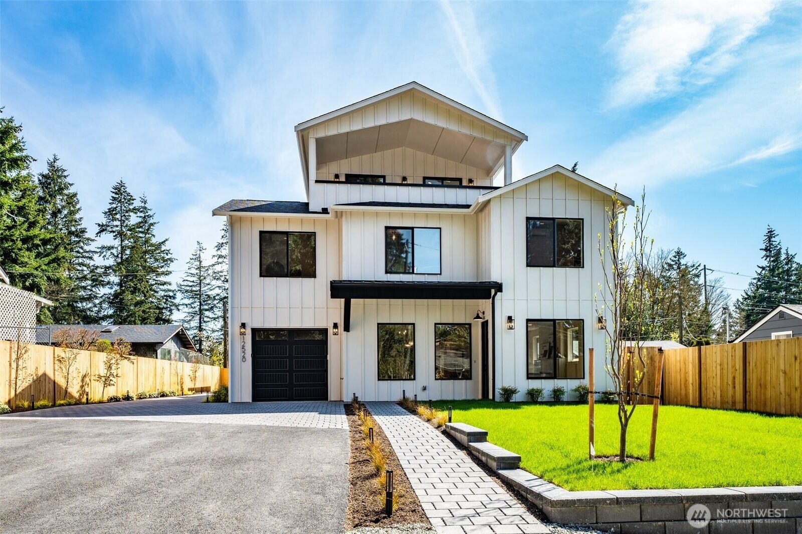 Property Photo: 12520 2nd Avenue NE WA 98125