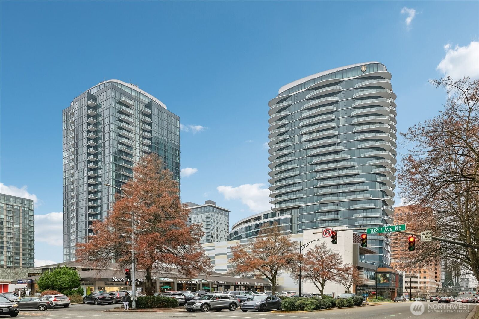 Property Photo: 838 Avenue Square NE 2305 WA 98004