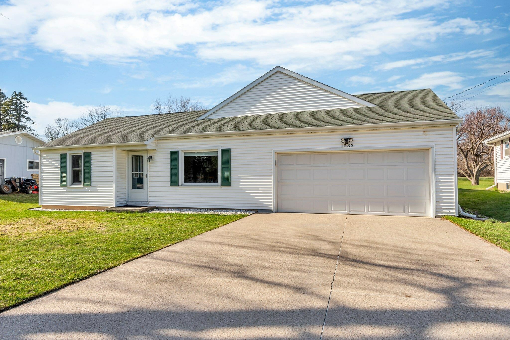 1233 W Winneconne Avenue  Neenah WI 54956 photo