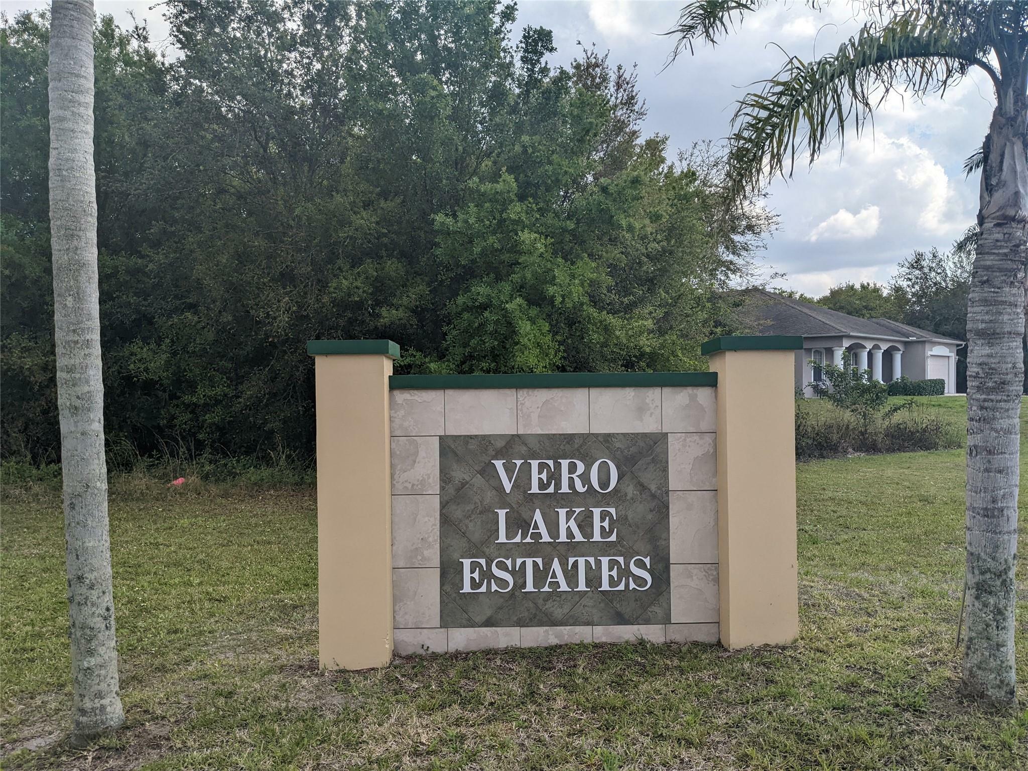 Property Photo: 7825 96 Avenue FL 32967