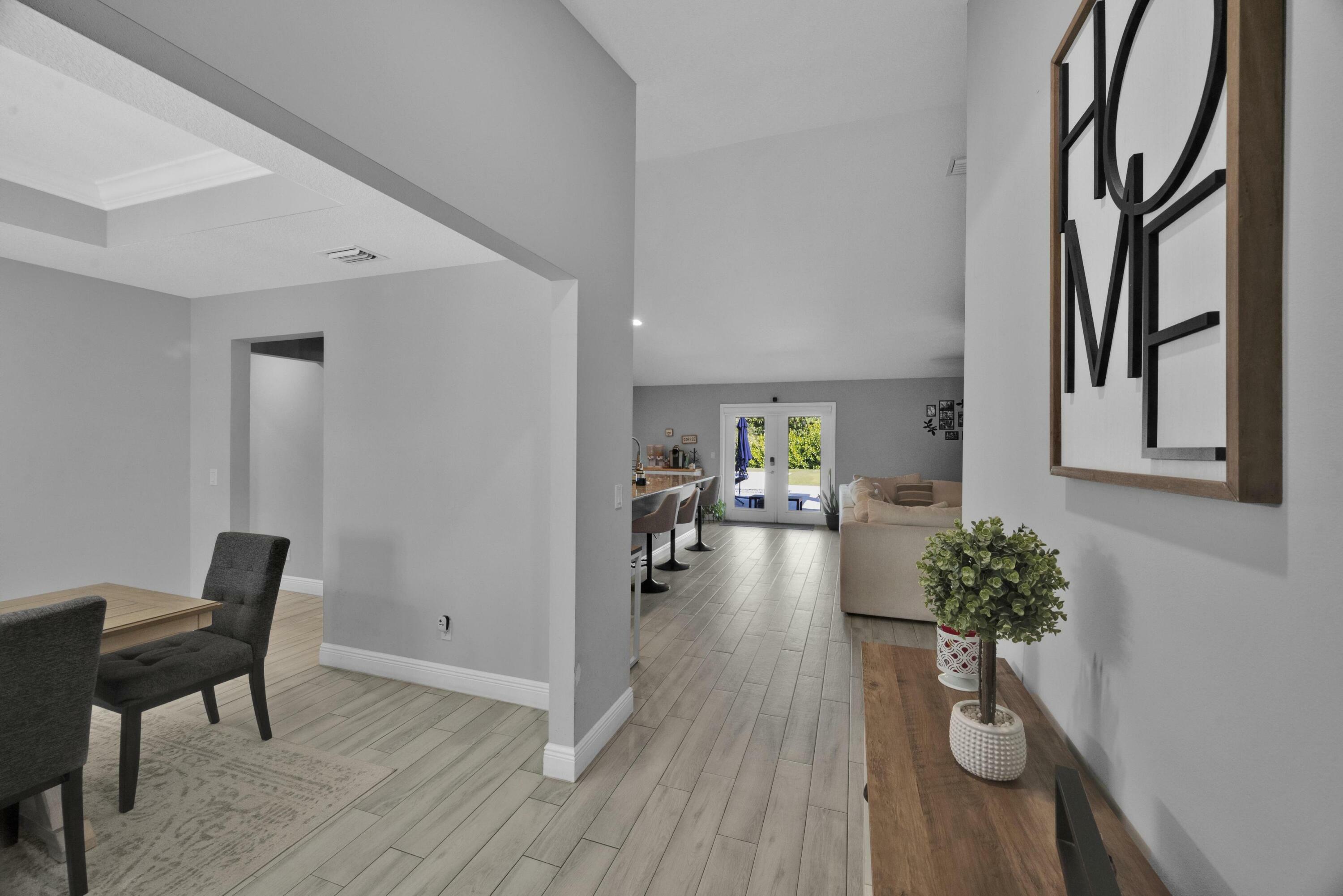 Property Photo: 482 SW Tulip Boulevard FL 34953