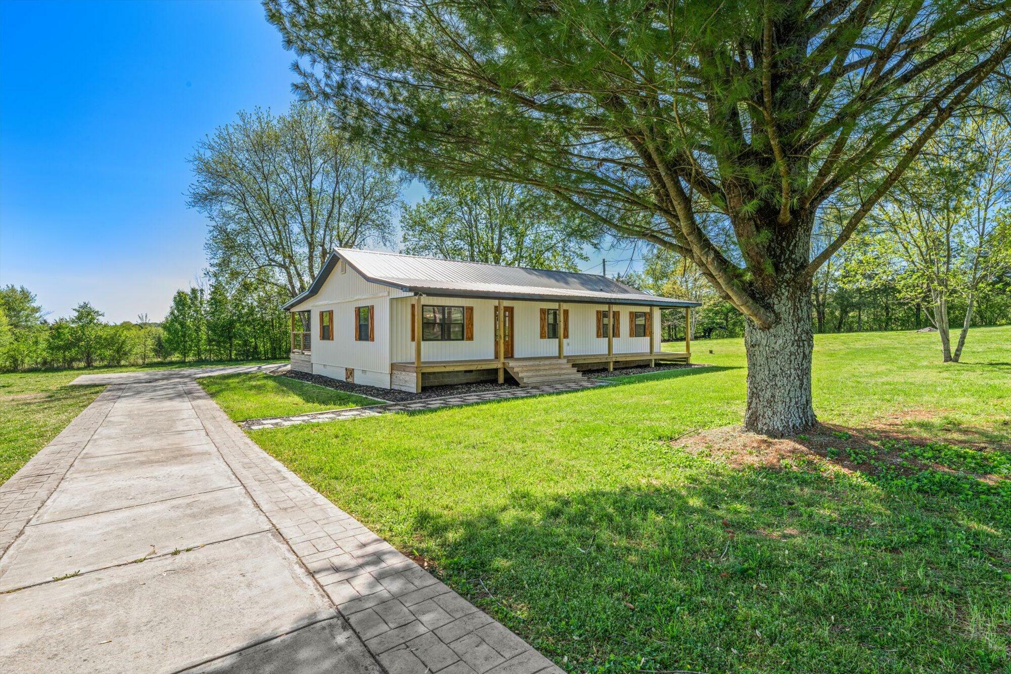Property Photo: 504 County Road 709 TN 37370